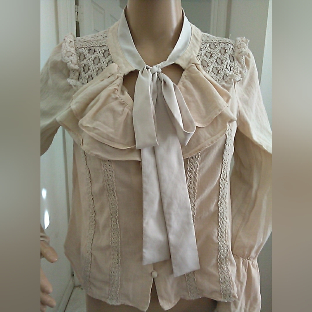 NWOT LUX. SNIDEL Lace Yoke Tie-Neck Blouse Soft Cream JAPANESE BRAND SZ. F???